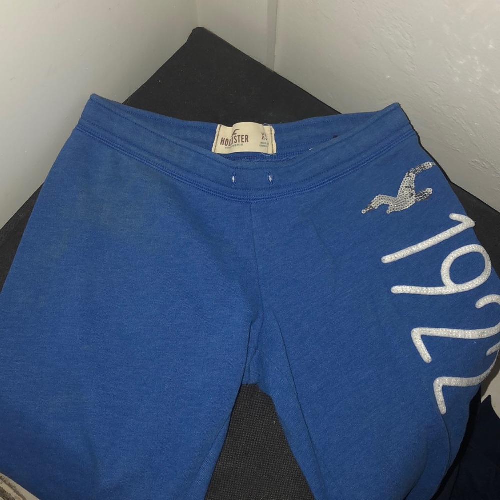 hollister sweat pants !!